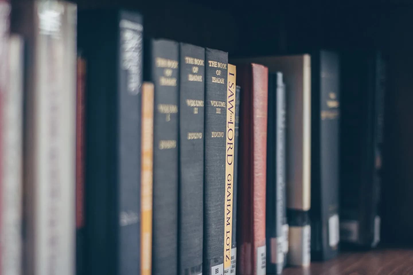 offline ocr: books arranged on a library shelf